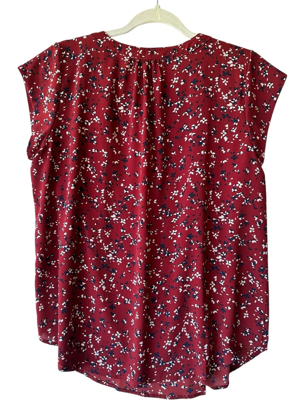 41 Hawthorn Burgundy Floral Split-Neck Cap-Sleeve Blouse Size L - Picture 4 of 7